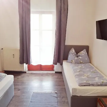 Betterhome Am Stadion I Free Parking I Self Check-in Apartment